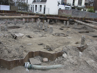 905522 Gezicht in een bouwput op het Ledig Erf te Utrecht, waar archeologisch onderzoek verricht is en o.a. meerdere ...